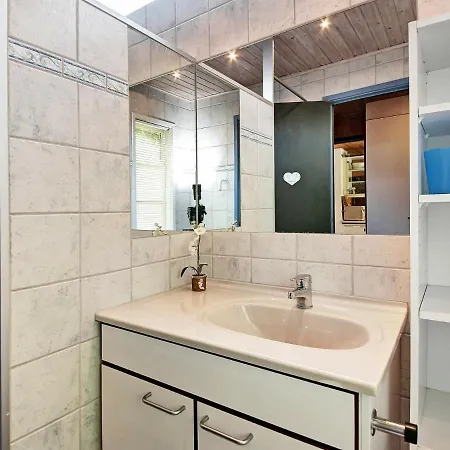 Dom wakacyjny Three-bedroom Holiday In Nexo 42 *