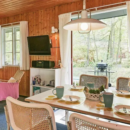 Dom wakacyjny Three-bedroom Holiday In Nexo 42 Snogebæk